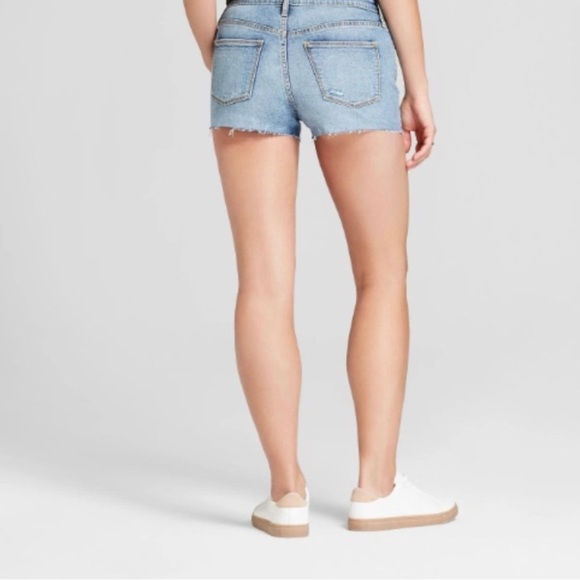 NWT High-Rise Blue Distressed Denim Shorts Size 8 - Picture 2 of 10